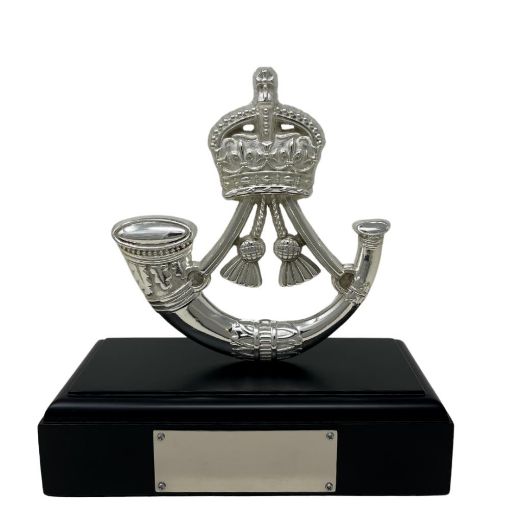 Picture of The Rifles Cap Badge Collection Presentation Piece - Black Plinth with Engraving plate - Tudor Crown